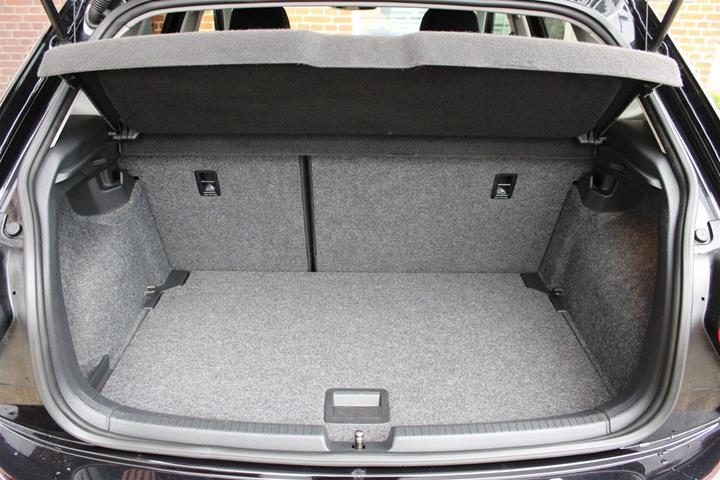 Sort VW Polo fra 2020
