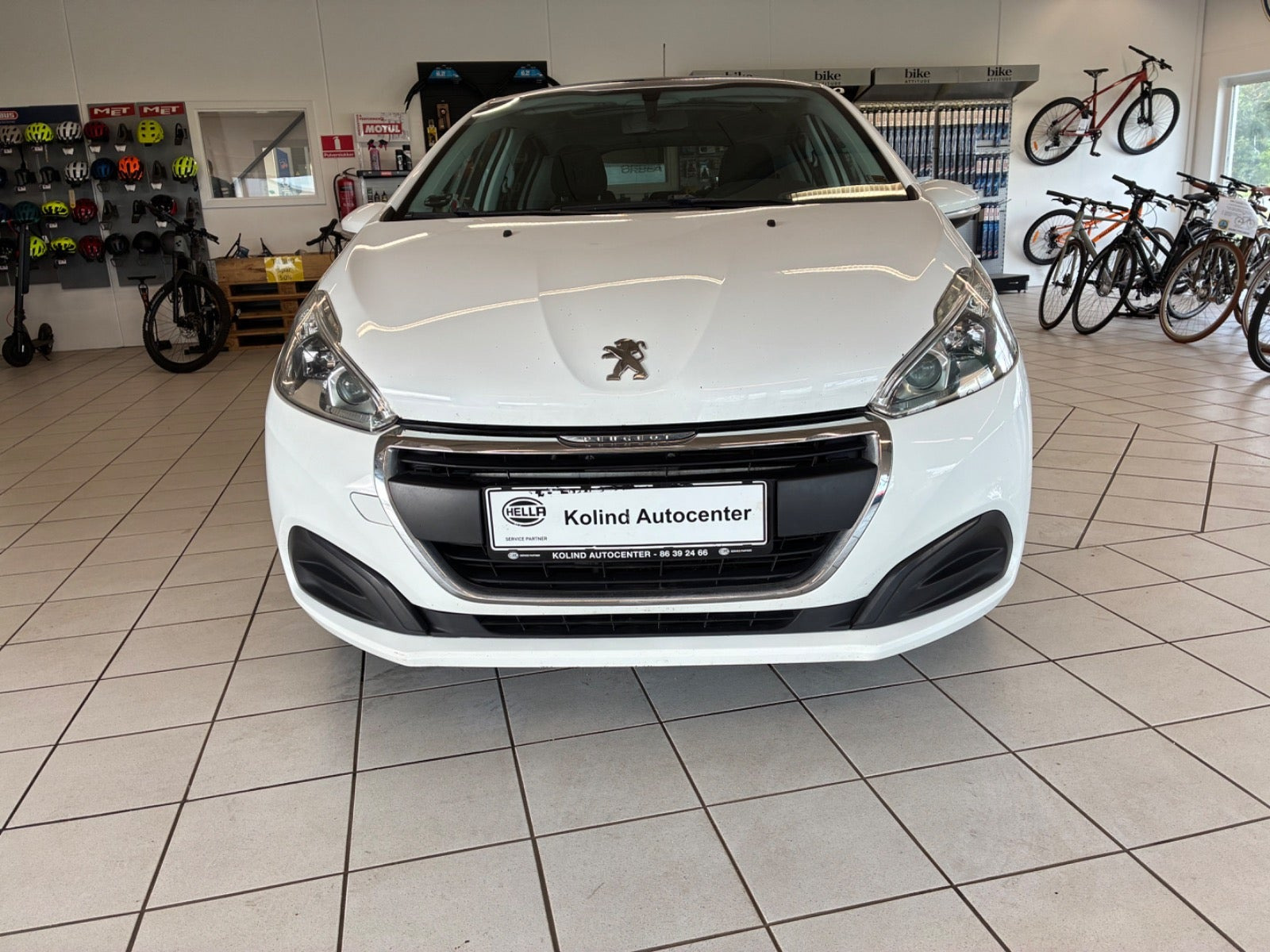 Hvid Peugeot 208 fra 2016
