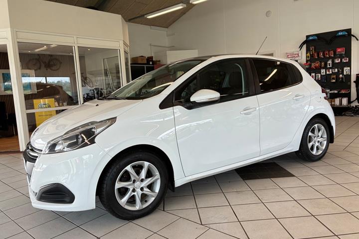Hvid Peugeot 208 fra 2016