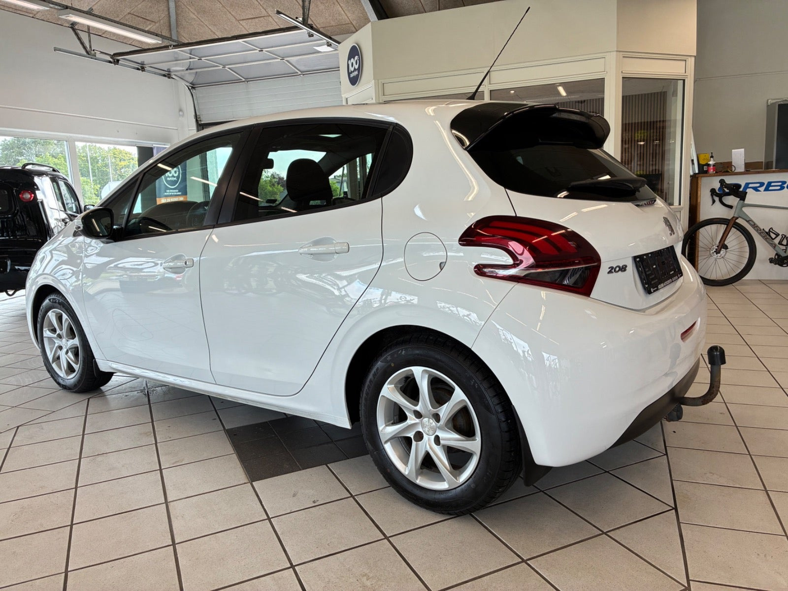 Hvid Peugeot 208 fra 2016