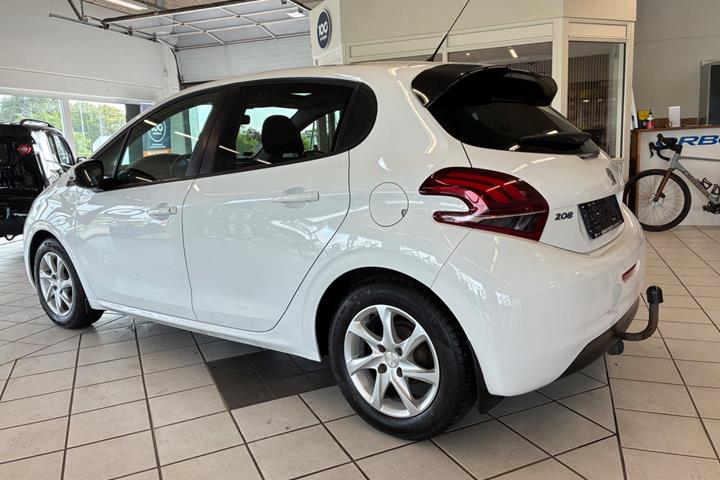 Hvid Peugeot 208 fra 2016