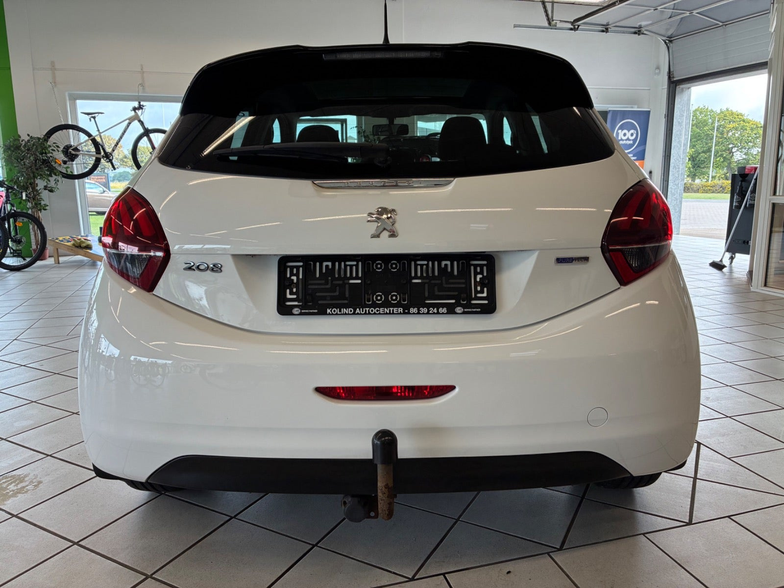 Hvid Peugeot 208 fra 2016