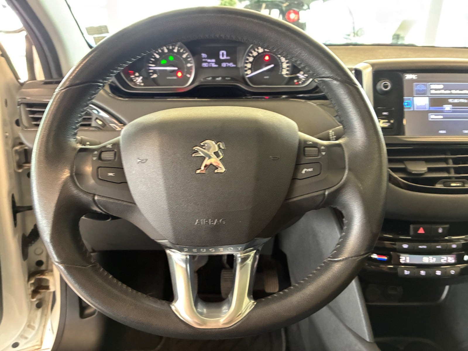 Hvid Peugeot 208 fra 2016