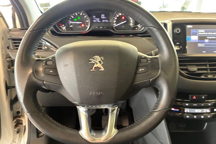 Hvid Peugeot 208 fra 2016