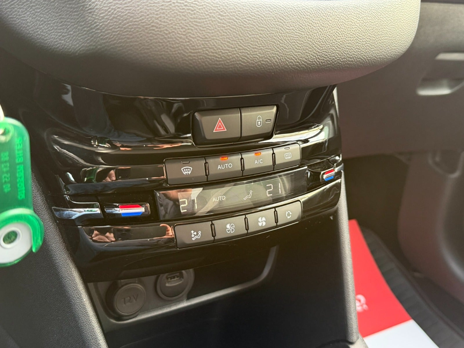 Hvid Peugeot 208 fra 2019