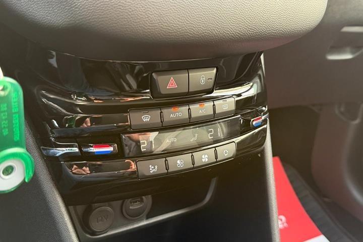 Hvid Peugeot 208 fra 2019