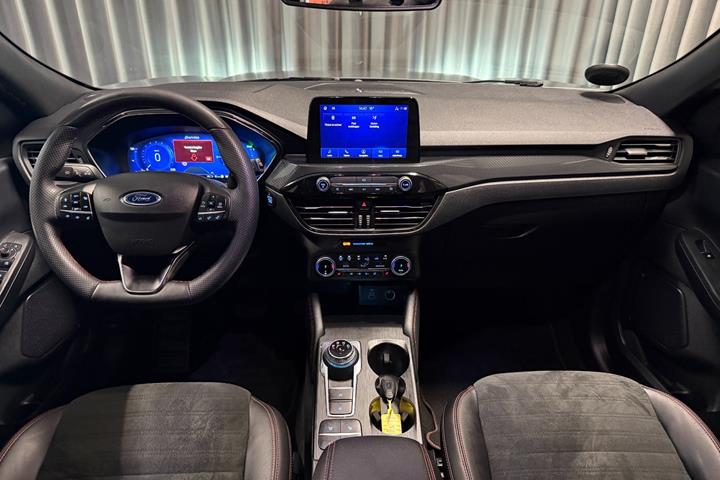 Grå Ford Kuga fra 2023