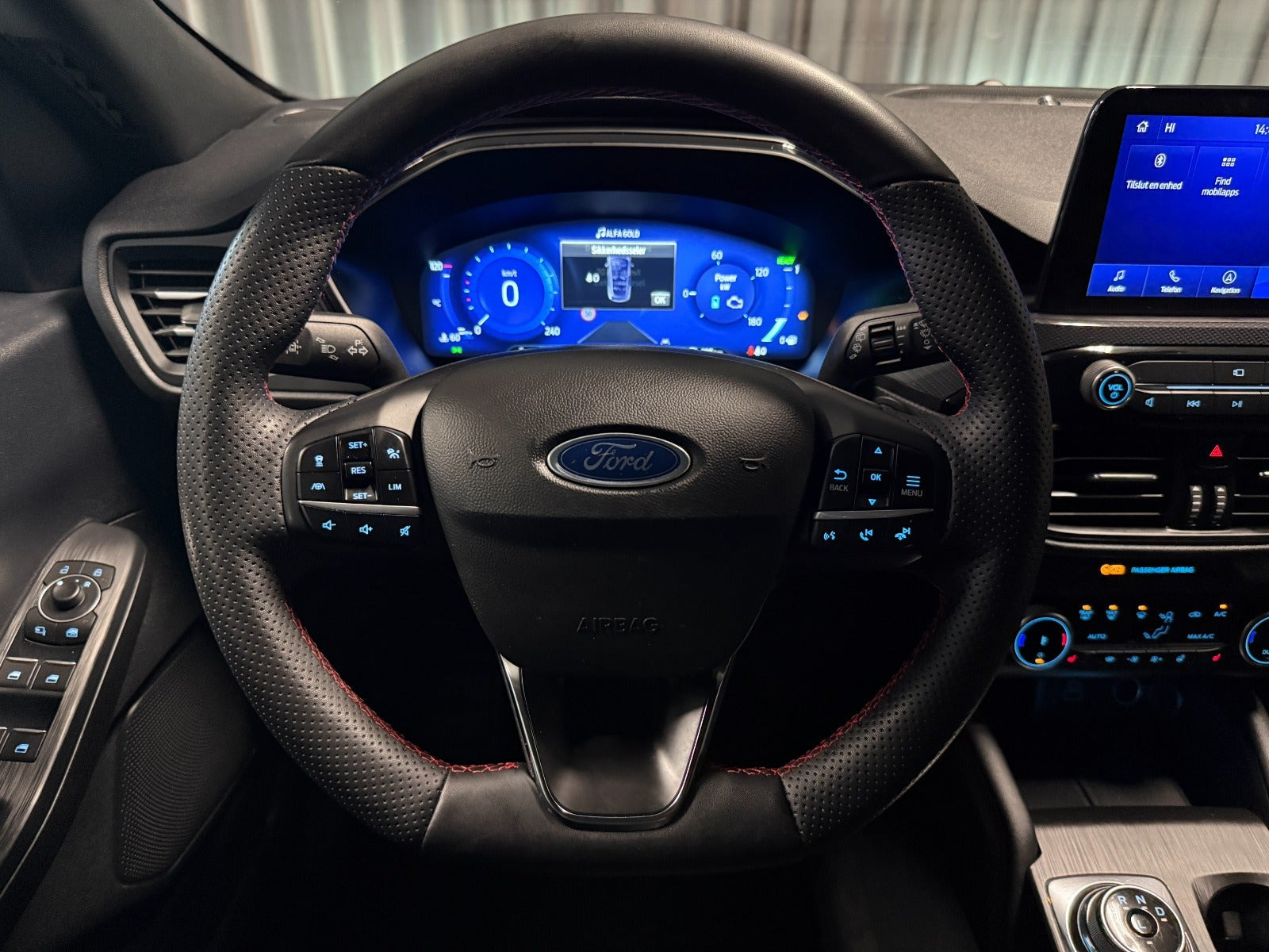 Grå Ford Kuga fra 2023