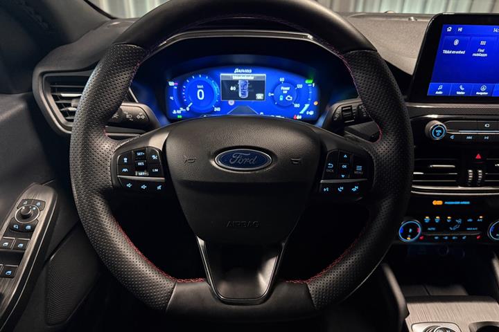Grå Ford Kuga fra 2023