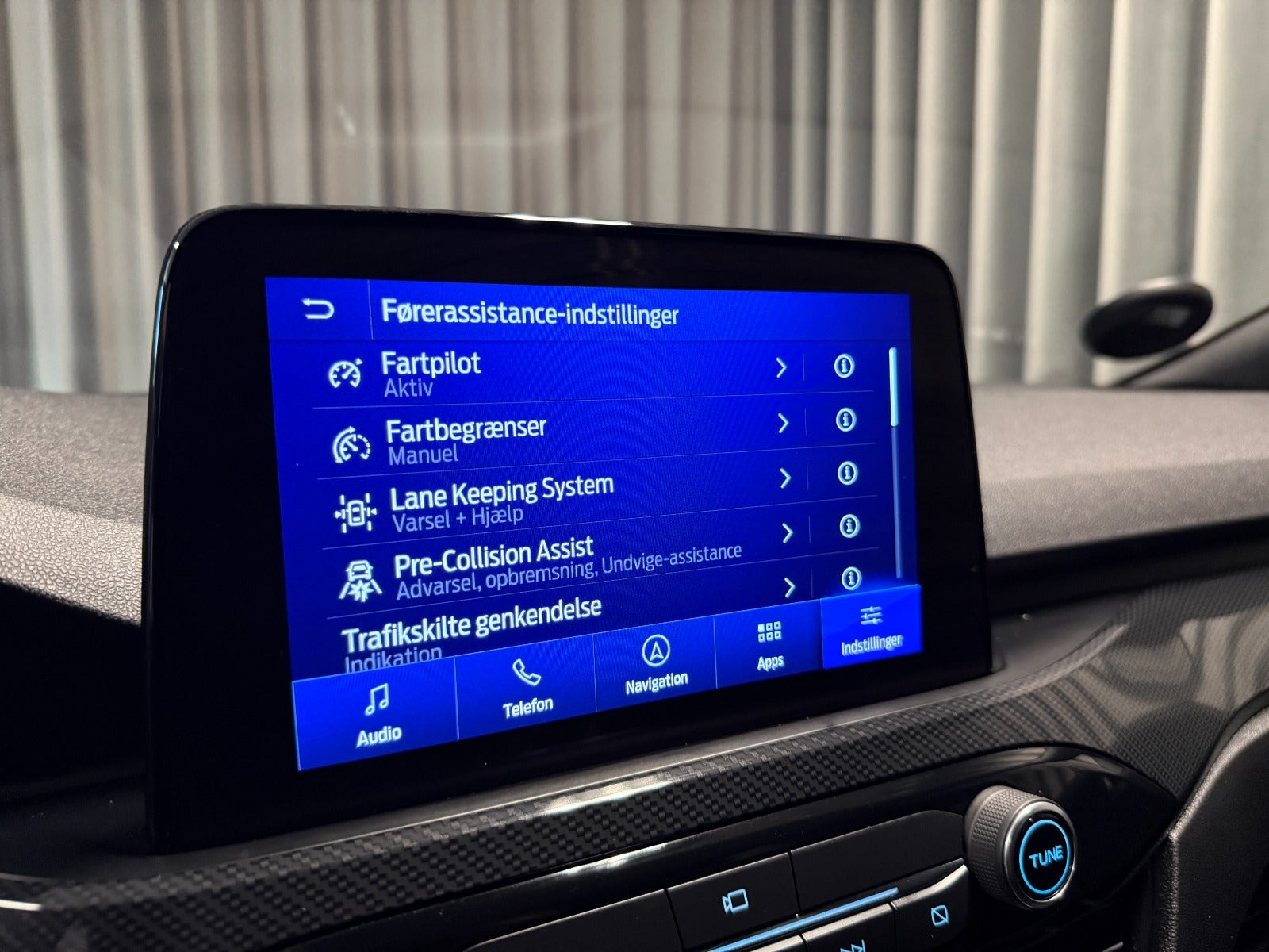 Grå Ford Kuga fra 2023