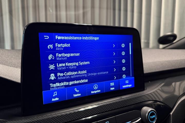 Grå Ford Kuga fra 2023