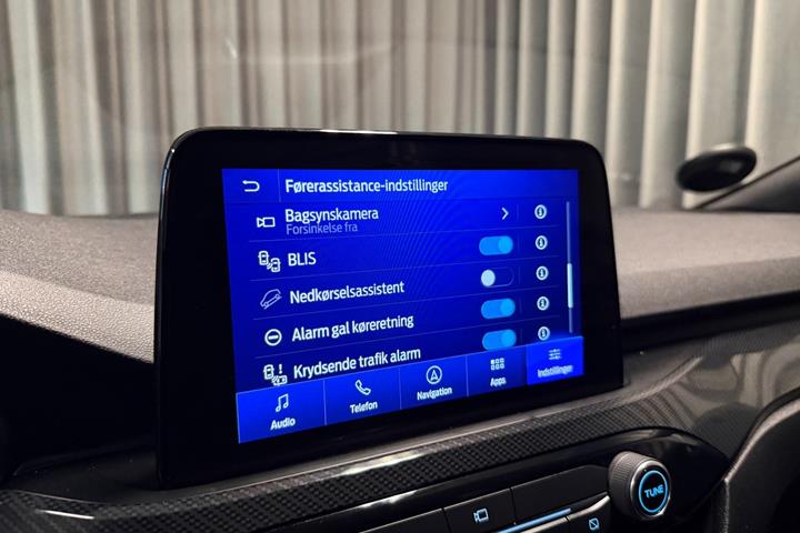 Grå Ford Kuga fra 2023