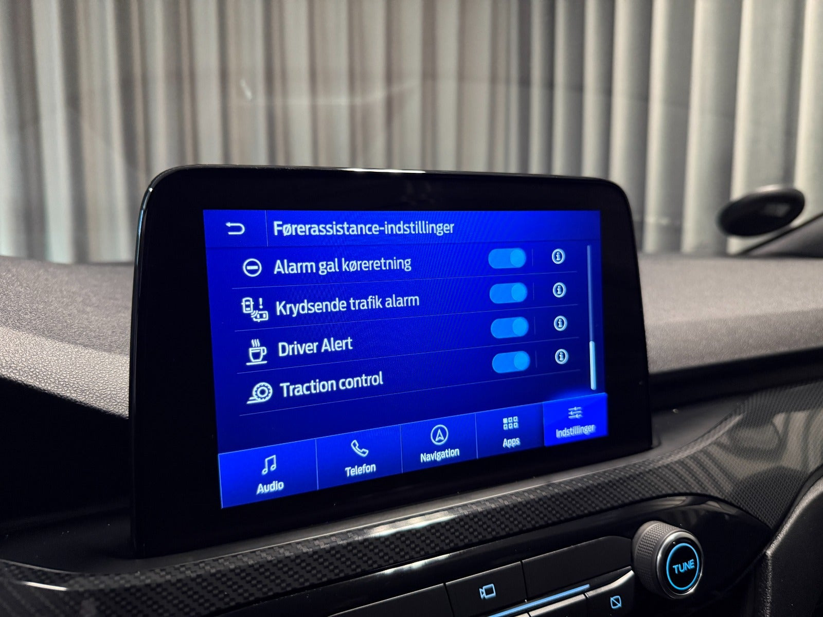 Grå Ford Kuga fra 2023