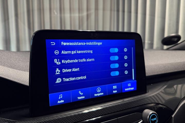 Grå Ford Kuga fra 2023