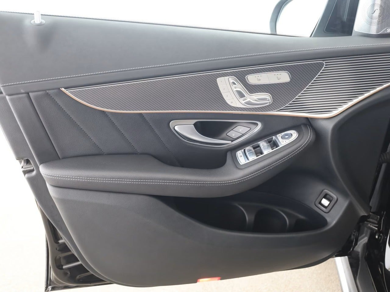 Sort Mercedes EQC400 fra 2021