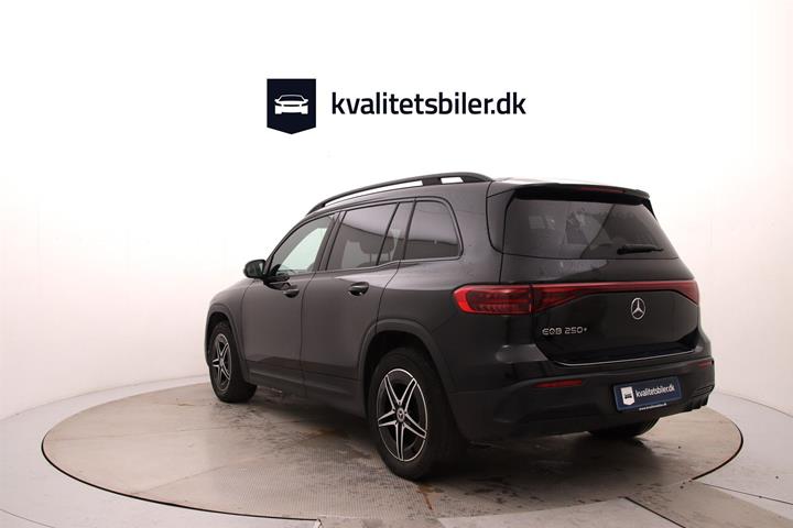 Sort Mercedes EQB 250+ fra 2024