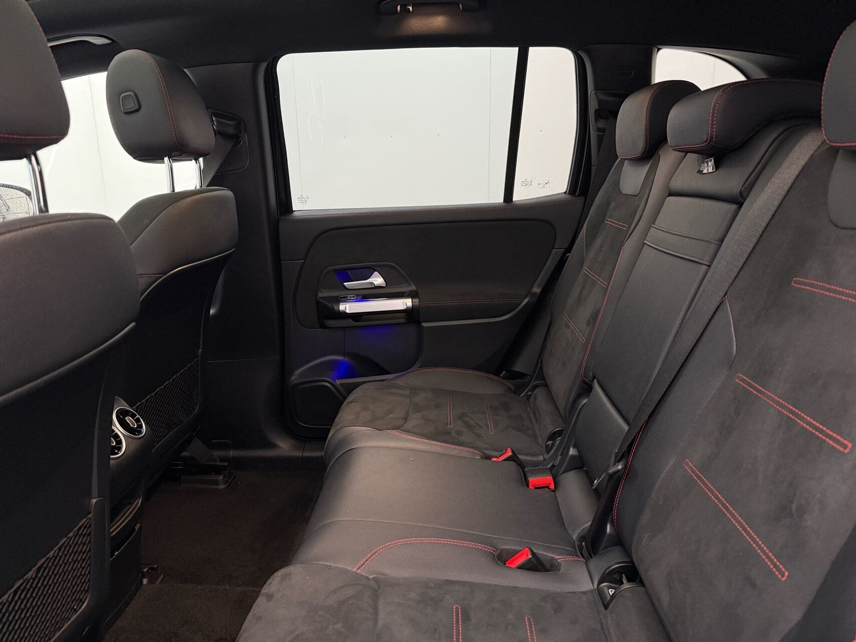 Sort Mercedes EQB 250+ fra 2024
