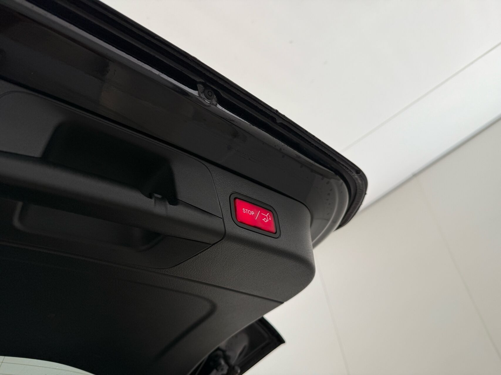 Sort Mercedes EQB 250+ fra 2024