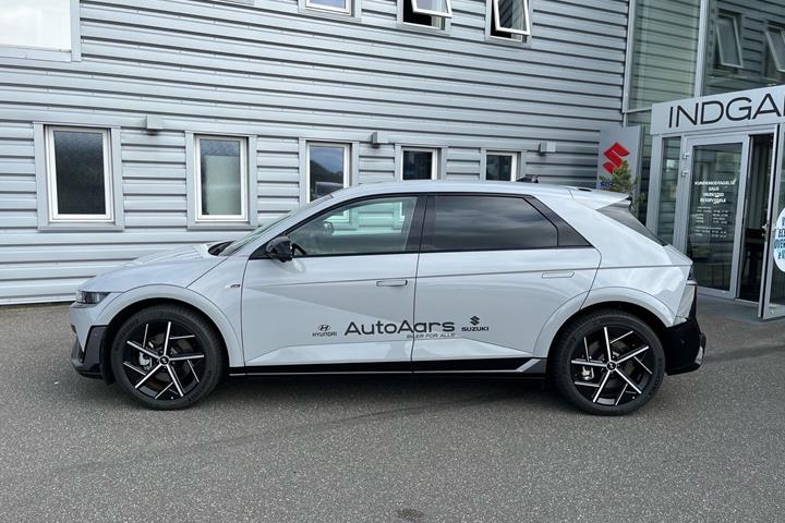 Grå Hyundai Ioniq 5 fra 2026