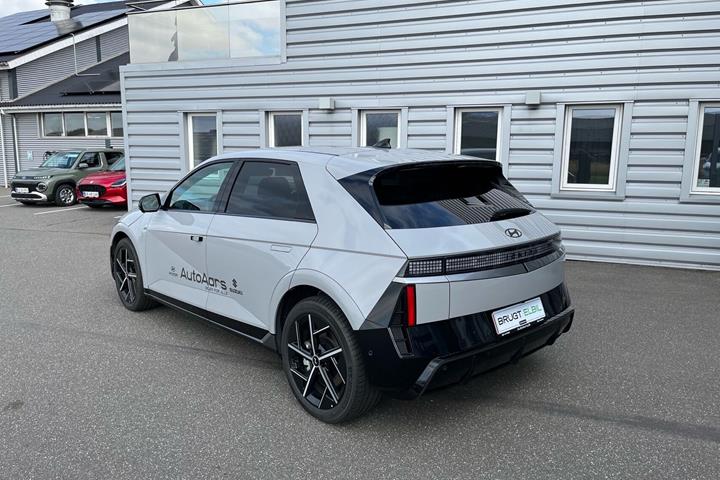 Grå Hyundai Ioniq 5 fra 2026