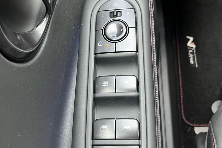 Grå Hyundai Ioniq 5 fra 2026
