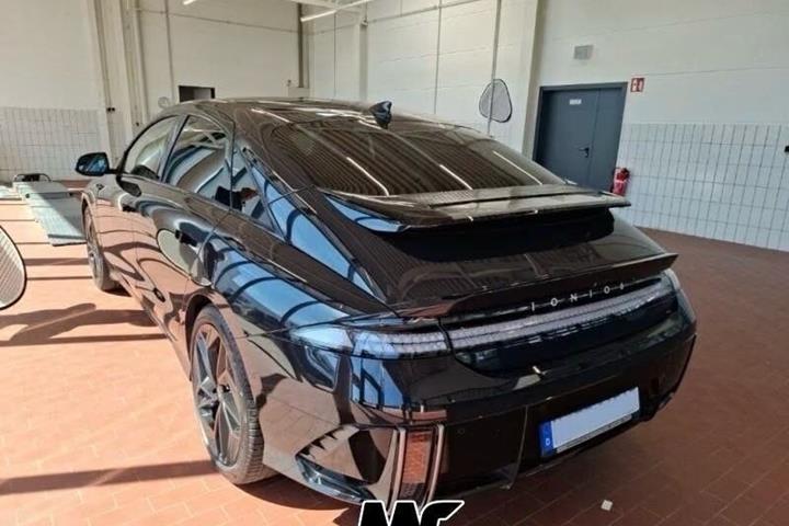 Blå Hyundai Ioniq 6 fra 2024