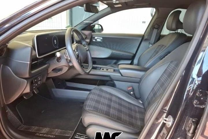Blå Hyundai Ioniq 6 fra 2024