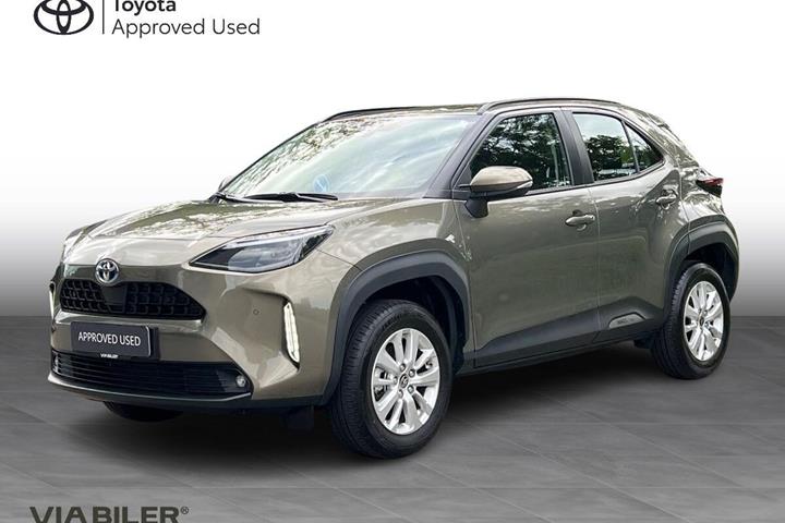 Bronze Toyota Yaris Cross fra 2023 set udefra