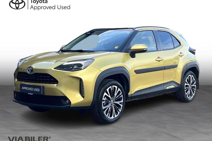 Gul Toyota Yaris Cross fra 2023 set udefra