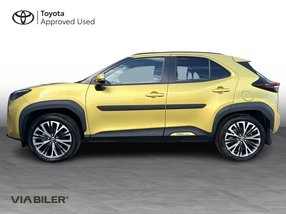 Gul Toyota Yaris Cross fra 2023