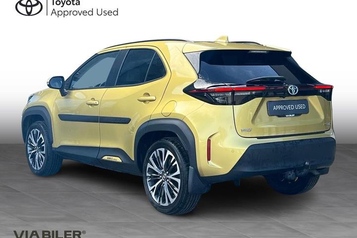 Gul Toyota Yaris Cross fra 2023