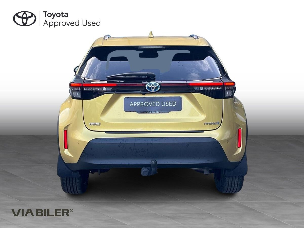 Gul Toyota Yaris Cross fra 2023