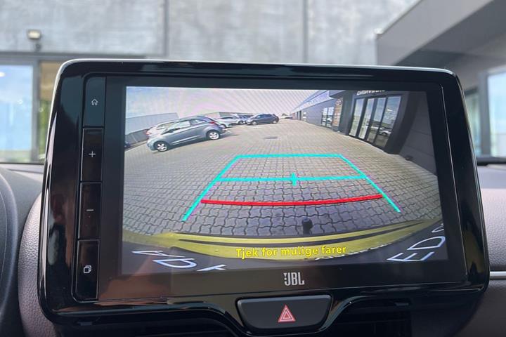 Gul Toyota Yaris Cross fra 2023