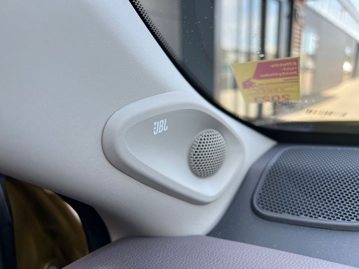 Gul Toyota Yaris Cross fra 2023