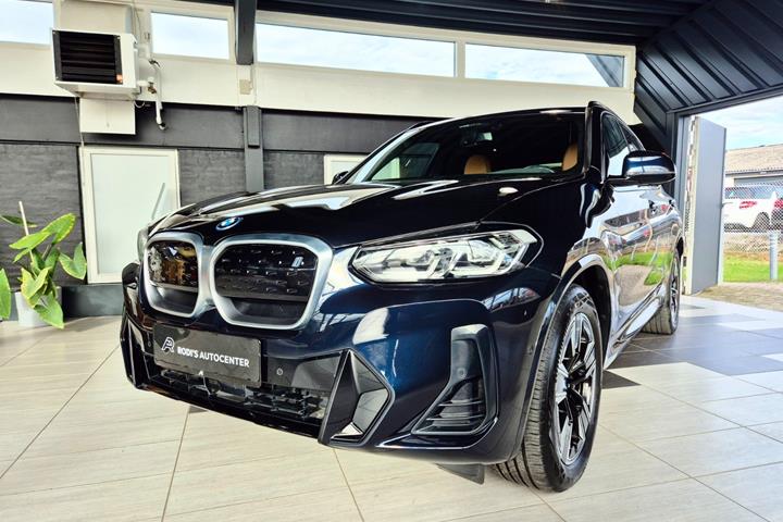 Sort BMW iX3 fra 2023