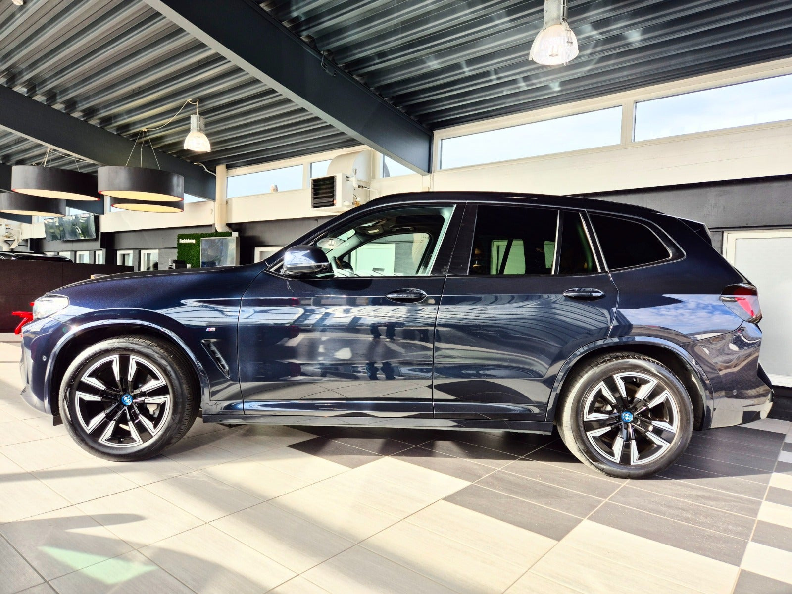 Sort BMW iX3 fra 2023