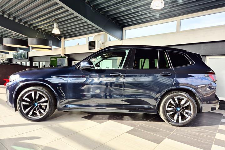 Sort BMW iX3 fra 2023