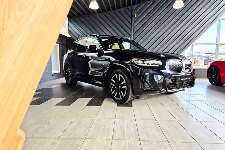 Sort BMW iX3 fra 2023