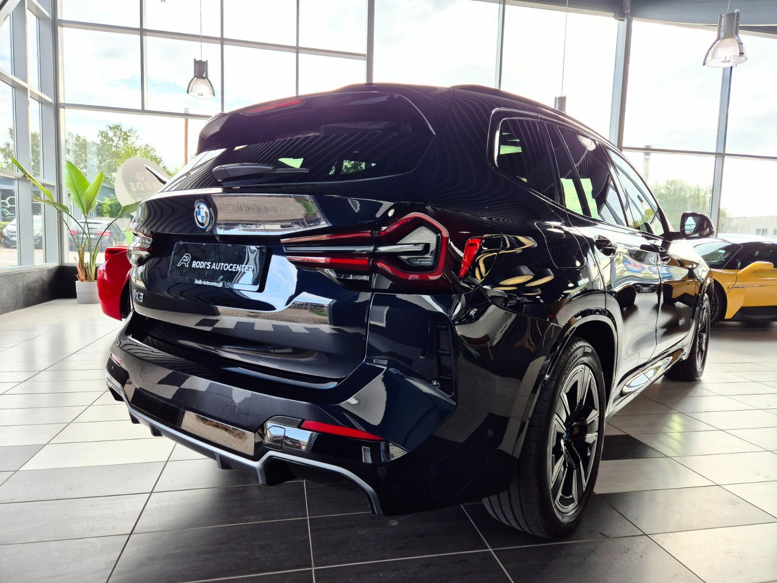 Sort BMW iX3 fra 2023