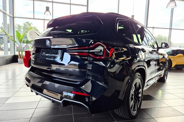 Sort BMW iX3 fra 2023