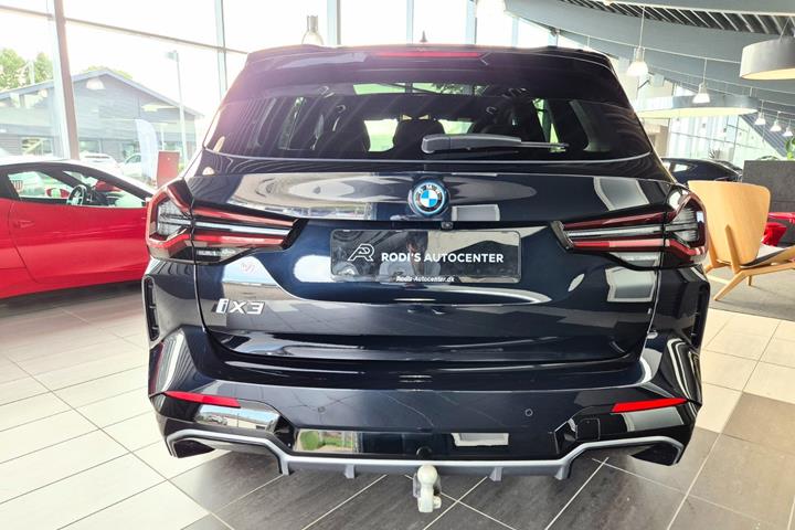 Sort BMW iX3 fra 2023