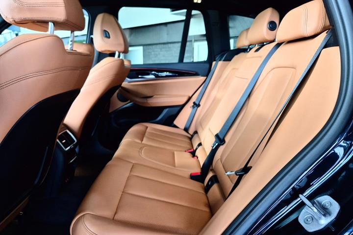 Sort BMW iX3 fra 2023