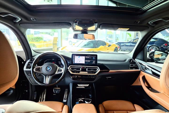 Sort BMW iX3 fra 2023
