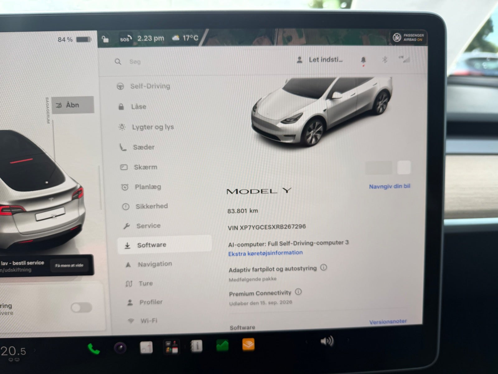 Sort Tesla Model Y fra 2024