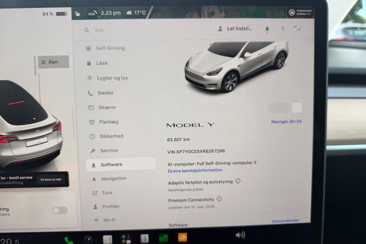 Sort Tesla Model Y fra 2024