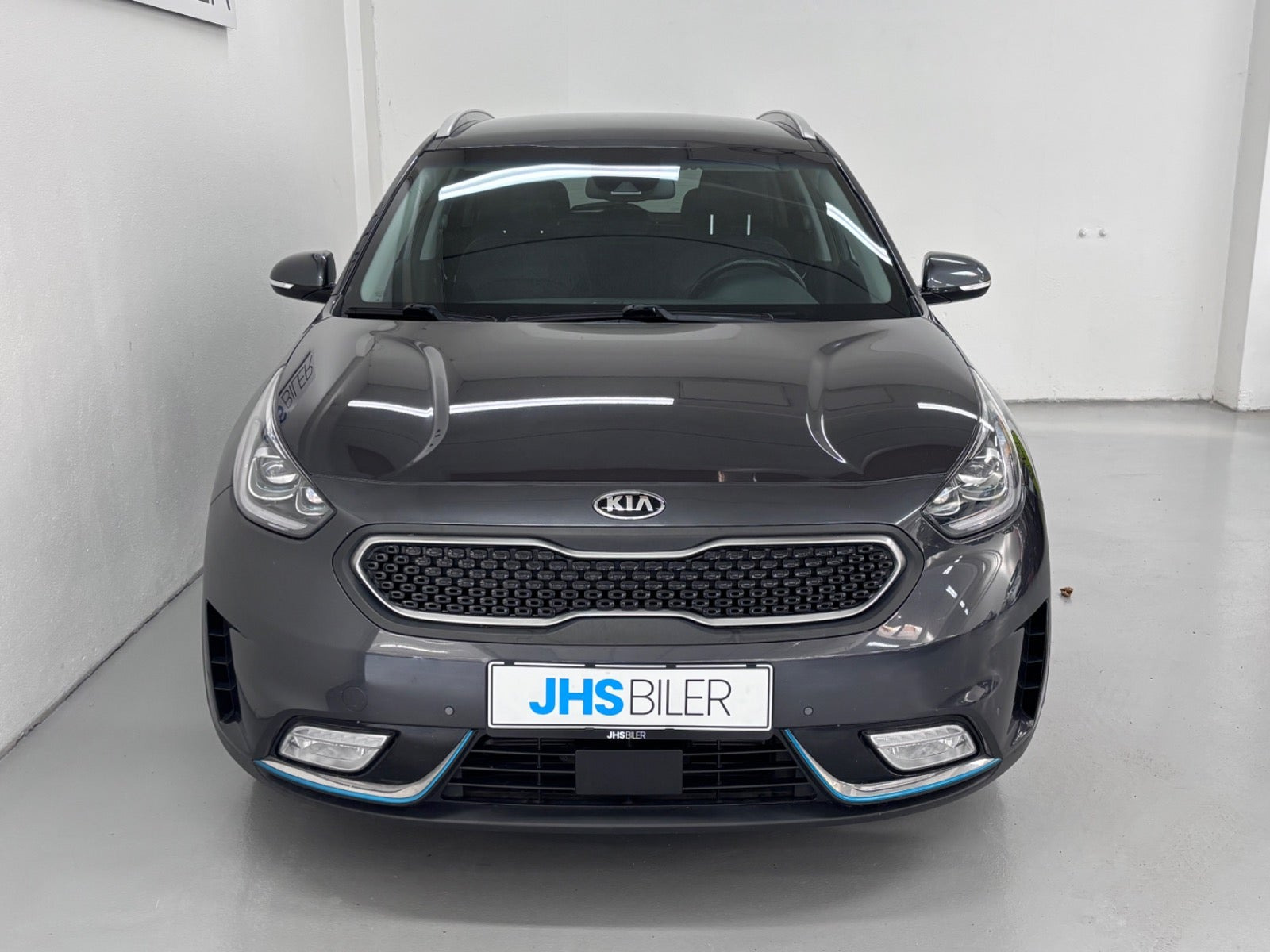 Grå Kia Niro fra 2019