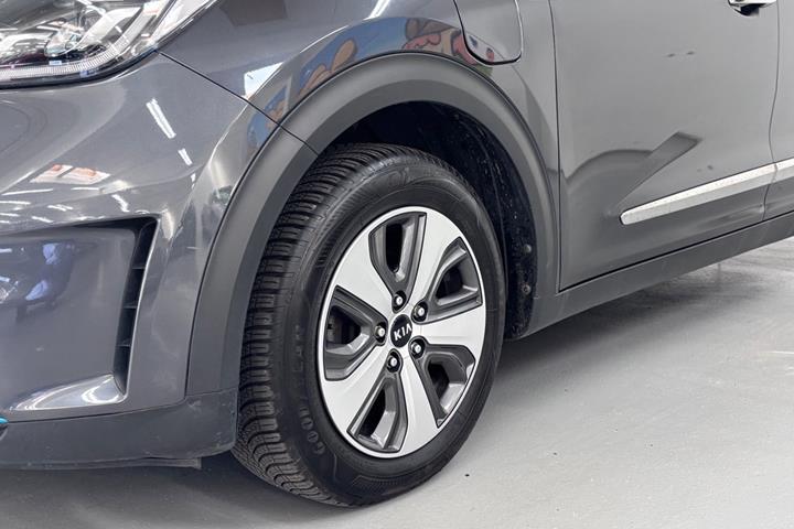 Grå Kia Niro fra 2019