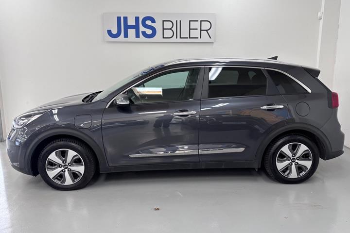 Grå Kia Niro fra 2019