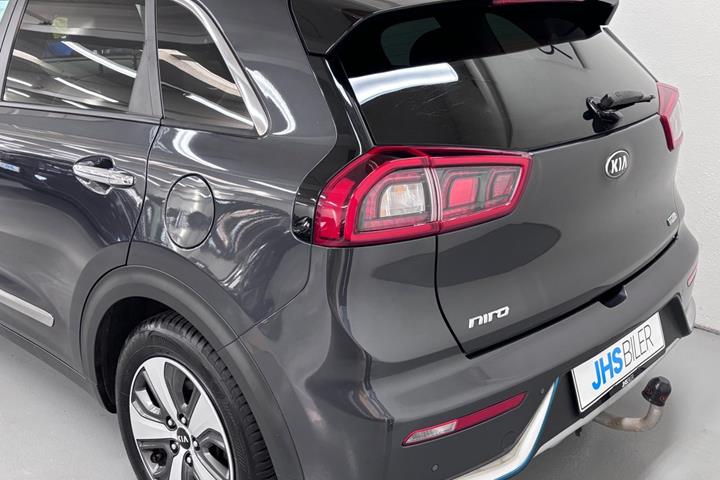 Grå Kia Niro fra 2019