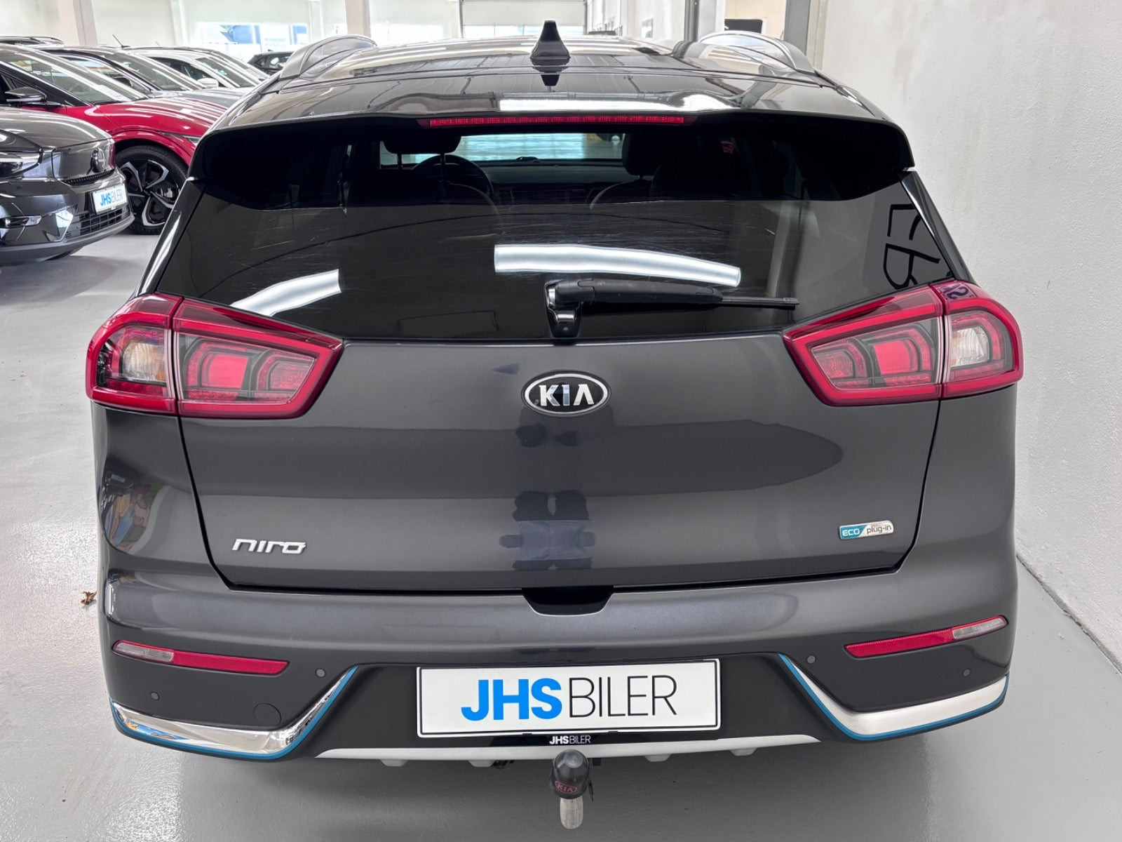 Grå Kia Niro fra 2019